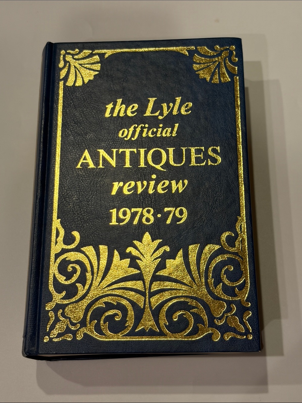 The Lyle Official Antiques Review 1978–79 Vintage Illustrated Hardcover Book